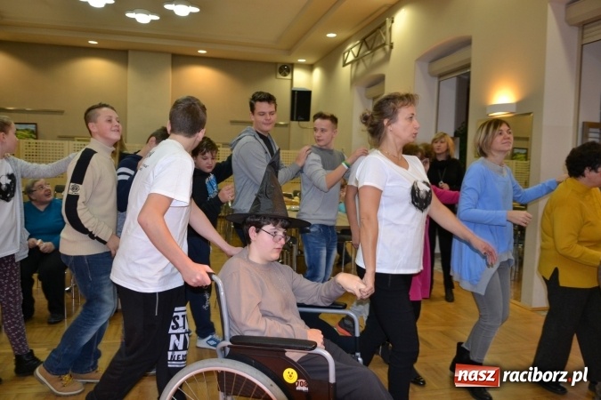 Zdjęcie w galerii na portalu naszraciborz.pl: Święto pieczonego ciasteczka – spotkanie integracyjne dzieci dzieciom wiadomości z regionu