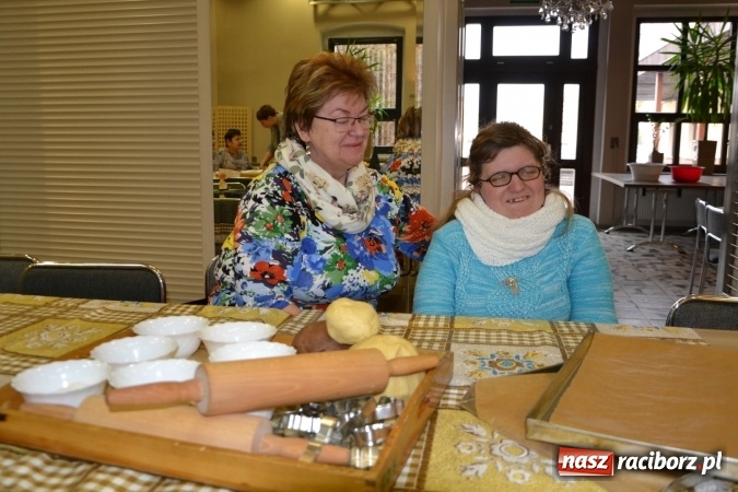 Zdjęcie w galerii na portalu naszraciborz.pl: Święto pieczonego ciasteczka – spotkanie integracyjne dzieci dzieciom wiadomości z regionu