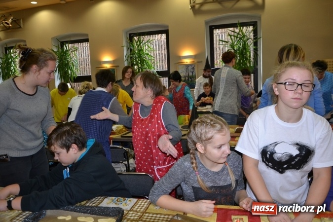 Zdjęcie w galerii na portalu naszraciborz.pl: Święto pieczonego ciasteczka – spotkanie integracyjne dzieci dzieciom wiadomości z regionu