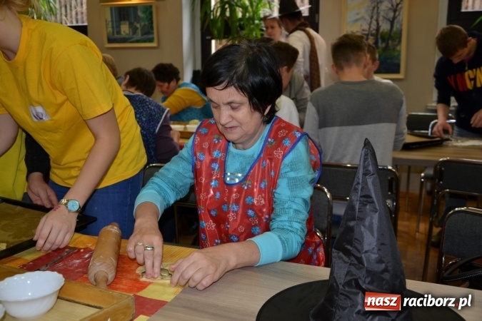 Zdjęcie w galerii na portalu naszraciborz.pl: Święto pieczonego ciasteczka – spotkanie integracyjne dzieci dzieciom wiadomości z regionu