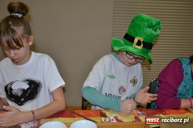 Zdjęcie w galerii na portalu naszraciborz.pl: Święto pieczonego ciasteczka – spotkanie integracyjne dzieci dzieciom wiadomości z regionu