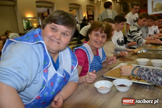 Zdjęcie w galerii na portalu naszraciborz.pl: Święto pieczonego ciasteczka – spotkanie integracyjne dzieci dzieciom wiadomości z regionu