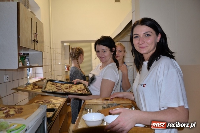 Zdjęcie w galerii na portalu naszraciborz.pl: Święto pieczonego ciasteczka – spotkanie integracyjne dzieci dzieciom wiadomości z regionu