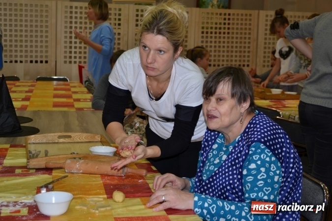 Zdjęcie w galerii na portalu naszraciborz.pl: Święto pieczonego ciasteczka – spotkanie integracyjne dzieci dzieciom wiadomości z regionu