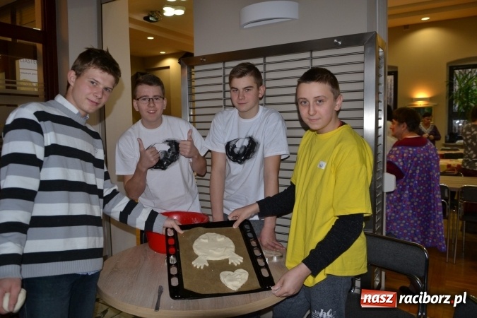 Zdjęcie w galerii na portalu naszraciborz.pl: Święto pieczonego ciasteczka – spotkanie integracyjne dzieci dzieciom wiadomości z regionu