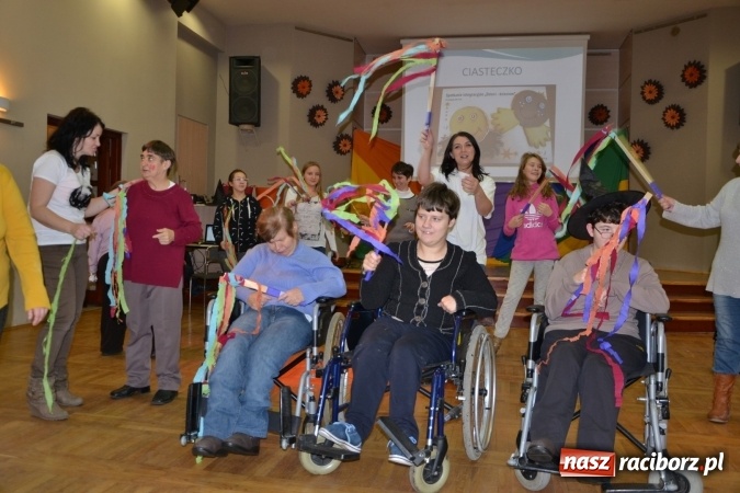 Zdjęcie w galerii na portalu naszraciborz.pl: Święto pieczonego ciasteczka – spotkanie integracyjne dzieci dzieciom wiadomości z regionu