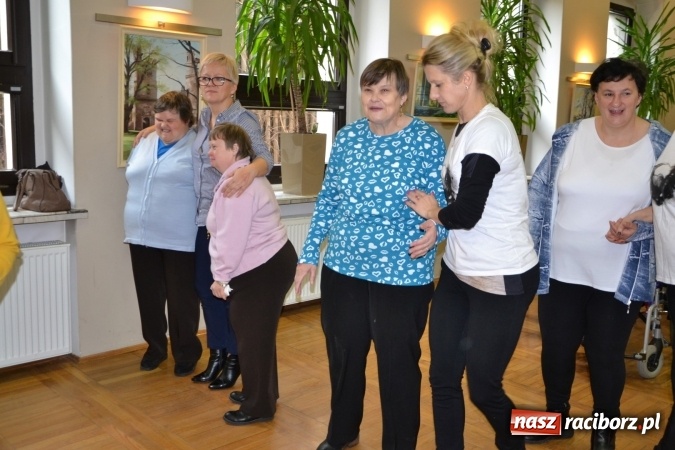 Zdjęcie w galerii na portalu naszraciborz.pl: Święto pieczonego ciasteczka – spotkanie integracyjne dzieci dzieciom wiadomości z regionu