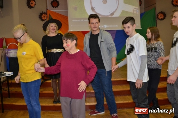 Zdjęcie w galerii na portalu naszraciborz.pl: Święto pieczonego ciasteczka – spotkanie integracyjne dzieci dzieciom wiadomości z regionu