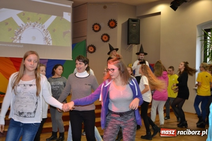 Zdjęcie w galerii na portalu naszraciborz.pl: Święto pieczonego ciasteczka – spotkanie integracyjne dzieci dzieciom wiadomości z regionu