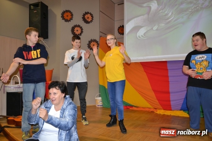 Zdjęcie w galerii na portalu naszraciborz.pl: Święto pieczonego ciasteczka – spotkanie integracyjne dzieci dzieciom wiadomości z regionu