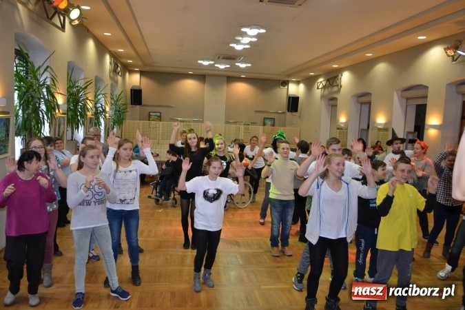 Zdjęcie w galerii na portalu naszraciborz.pl: Święto pieczonego ciasteczka – spotkanie integracyjne dzieci dzieciom wiadomości z regionu