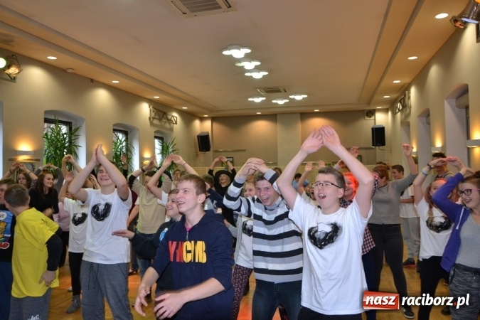 Zdjęcie w galerii na portalu naszraciborz.pl: Święto pieczonego ciasteczka – spotkanie integracyjne dzieci dzieciom wiadomości z regionu