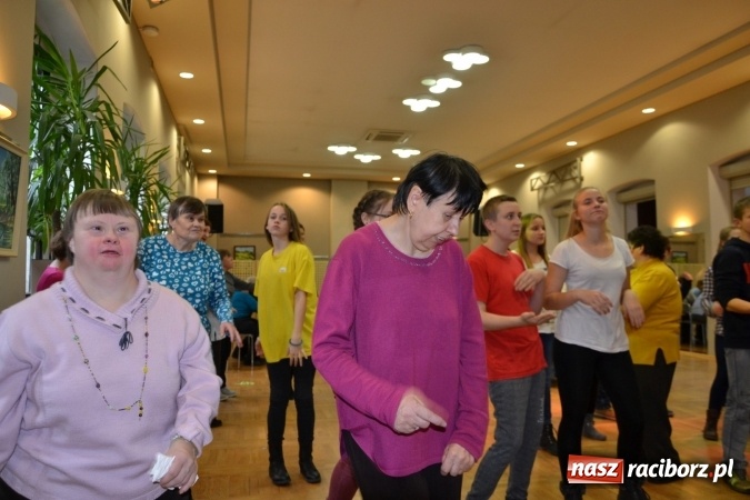 Zdjęcie w galerii na portalu naszraciborz.pl: Święto pieczonego ciasteczka – spotkanie integracyjne dzieci dzieciom wiadomości z regionu