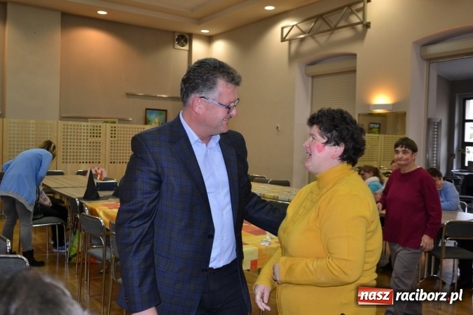 Zdjęcie w galerii na portalu naszraciborz.pl: Święto pieczonego ciasteczka – spotkanie integracyjne dzieci dzieciom wiadomości z regionu