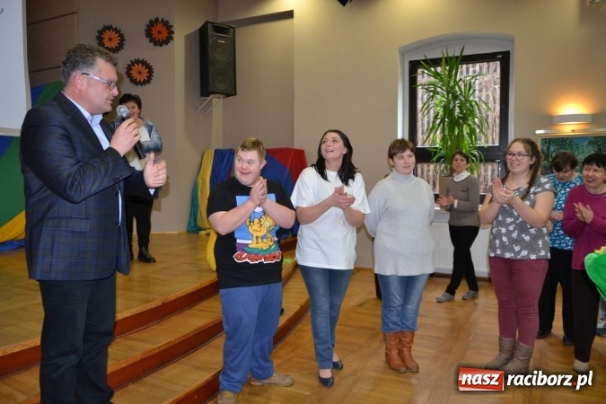 Zdjęcie w galerii na portalu naszraciborz.pl: Święto pieczonego ciasteczka – spotkanie integracyjne dzieci dzieciom wiadomości z regionu