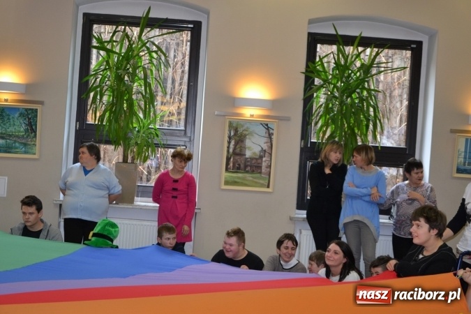 Zdjęcie w galerii na portalu naszraciborz.pl: Święto pieczonego ciasteczka – spotkanie integracyjne dzieci dzieciom wiadomości z regionu