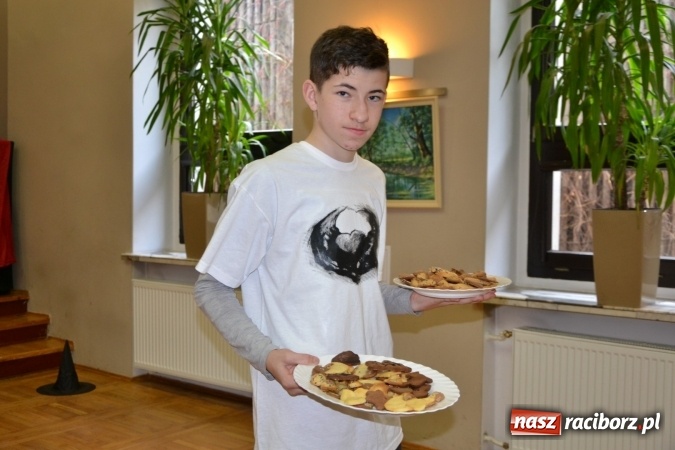 Zdjęcie w galerii na portalu naszraciborz.pl: Święto pieczonego ciasteczka – spotkanie integracyjne dzieci dzieciom wiadomości z regionu