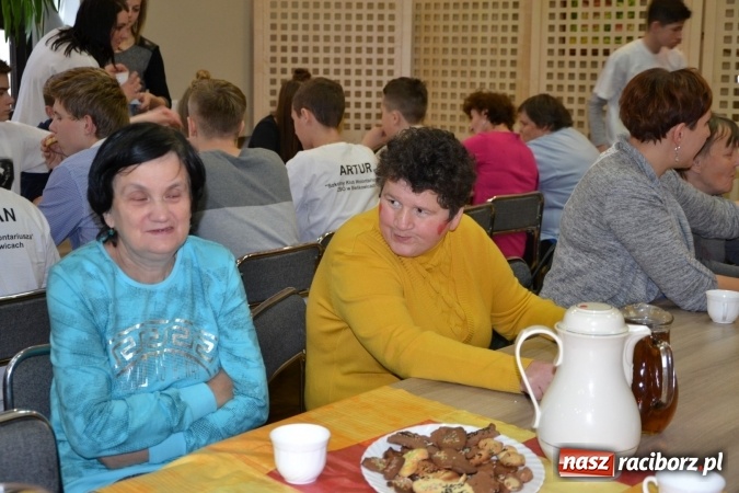 Zdjęcie w galerii na portalu naszraciborz.pl: Święto pieczonego ciasteczka – spotkanie integracyjne dzieci dzieciom wiadomości z regionu