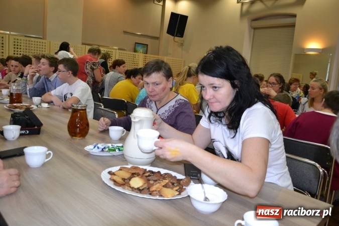 Zdjęcie w galerii na portalu naszraciborz.pl: Święto pieczonego ciasteczka – spotkanie integracyjne dzieci dzieciom wiadomości z regionu