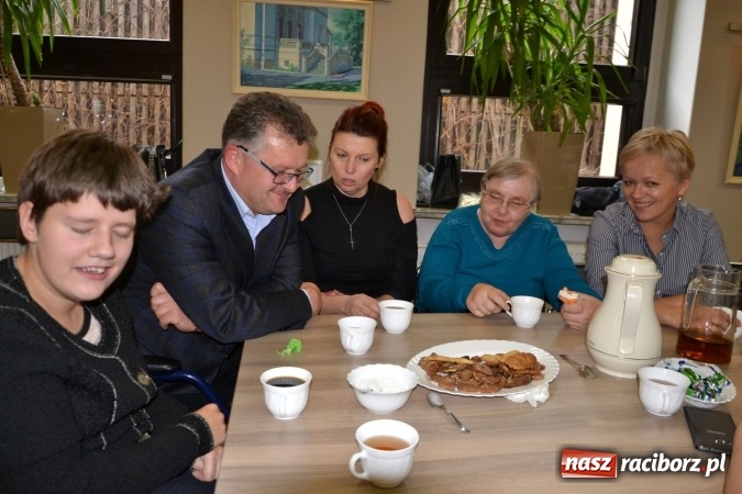 Zdjęcie w galerii na portalu naszraciborz.pl: Święto pieczonego ciasteczka – spotkanie integracyjne dzieci dzieciom wiadomości z regionu