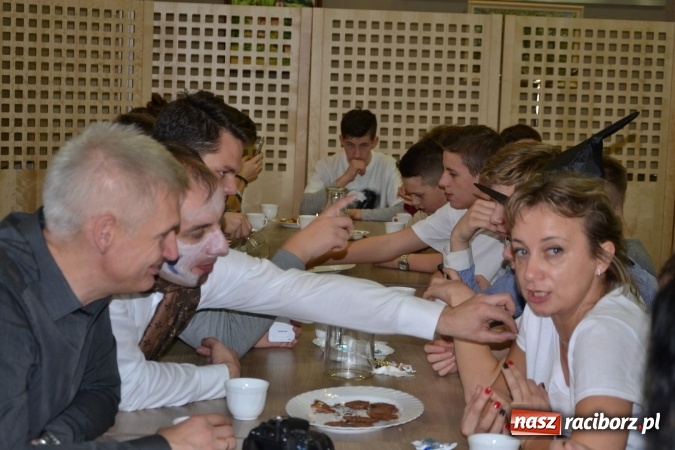 Zdjęcie w galerii na portalu naszraciborz.pl: Święto pieczonego ciasteczka – spotkanie integracyjne dzieci dzieciom wiadomości z regionu