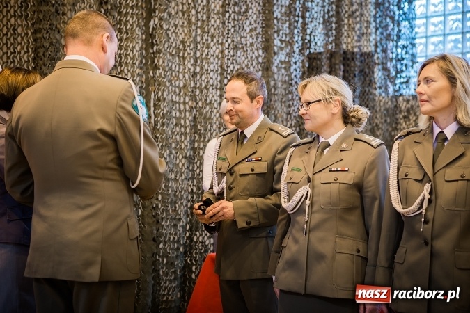 Zdjęcie w galerii na portalu naszraciborz.pl: Awanse, odznaczenia i medale, czyli Święto Niepodległości w Śląskim Oddziale Straży Granicznej  wiadomości z regionu