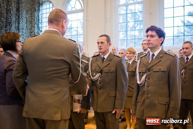 Zdjęcie w galerii na portalu naszraciborz.pl: Awanse, odznaczenia i medale, czyli Święto Niepodległości w Śląskim Oddziale Straży Granicznej  wiadomości z regionu