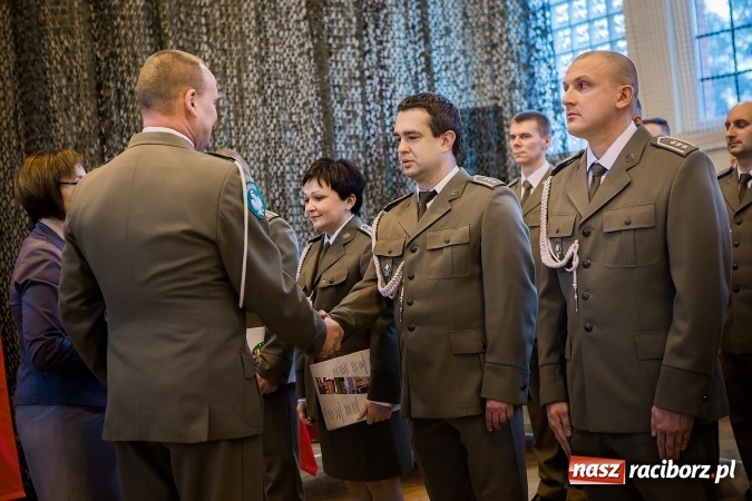 Zdjęcie w galerii na portalu naszraciborz.pl: Awanse, odznaczenia i medale, czyli Święto Niepodległości w Śląskim Oddziale Straży Granicznej  wiadomości z regionu