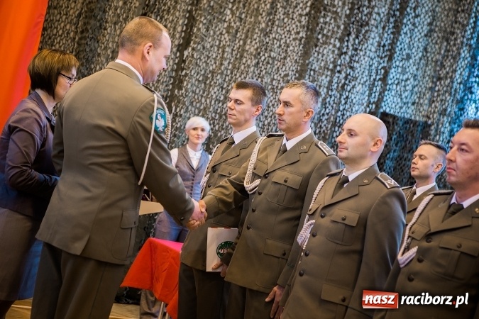 Zdjęcie w galerii na portalu naszraciborz.pl: Awanse, odznaczenia i medale, czyli Święto Niepodległości w Śląskim Oddziale Straży Granicznej  wiadomości z regionu