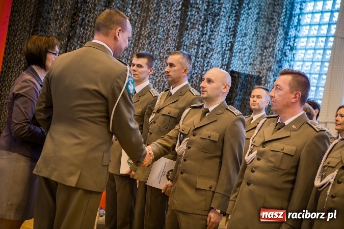 Zdjęcie w galerii na portalu naszraciborz.pl: Awanse, odznaczenia i medale, czyli Święto Niepodległości w Śląskim Oddziale Straży Granicznej  wiadomości z regionu