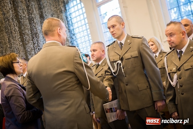 Zdjęcie w galerii na portalu naszraciborz.pl: Awanse, odznaczenia i medale, czyli Święto Niepodległości w Śląskim Oddziale Straży Granicznej  wiadomości z regionu