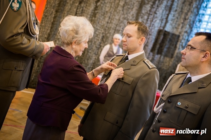 Zdjęcie w galerii na portalu naszraciborz.pl: Awanse, odznaczenia i medale, czyli Święto Niepodległości w Śląskim Oddziale Straży Granicznej  wiadomości z regionu