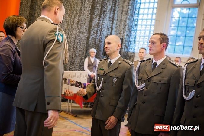 Zdjęcie w galerii na portalu naszraciborz.pl: Awanse, odznaczenia i medale, czyli Święto Niepodległości w Śląskim Oddziale Straży Granicznej  wiadomości z regionu