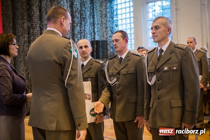 Zdjęcie w galerii na portalu naszraciborz.pl: Awanse, odznaczenia i medale, czyli Święto Niepodległości w Śląskim Oddziale Straży Granicznej  wiadomości z regionu