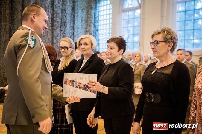 Zdjęcie w galerii na portalu naszraciborz.pl: Awanse, odznaczenia i medale, czyli Święto Niepodległości w Śląskim Oddziale Straży Granicznej  wiadomości z regionu