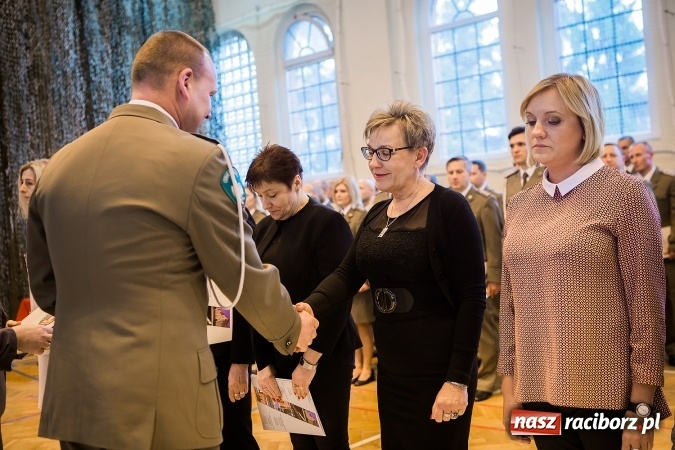 Zdjęcie w galerii na portalu naszraciborz.pl: Awanse, odznaczenia i medale, czyli Święto Niepodległości w Śląskim Oddziale Straży Granicznej  wiadomości z regionu