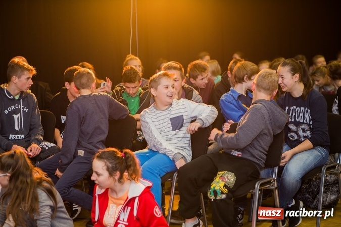 Zdjęcie w galerii na portalu naszraciborz.pl: W Raciborskim Centrum Kultury podsumowano akcję STOP przemocy i dopalaczom wiadomości z regionu