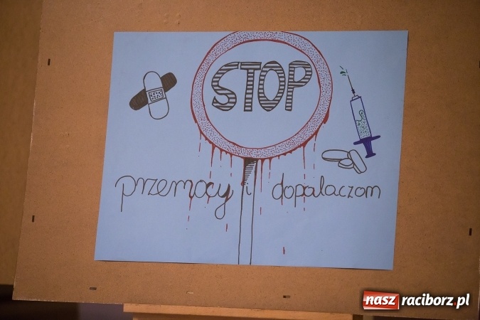 Zdjęcie w galerii na portalu naszraciborz.pl: W Raciborskim Centrum Kultury podsumowano akcję STOP przemocy i dopalaczom wiadomości z regionu