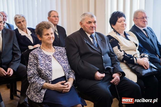 Zdjęcie w galerii na portalu naszraciborz.pl: Złote gody w Pietrowicach Wielkich - dziewięć par świętowało jubileusz 50-lecia pożycia małżeńskiego wiadomości z regionu