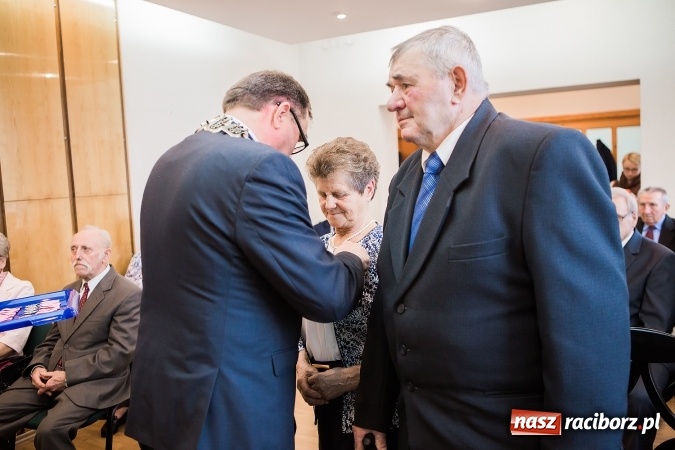 Zdjęcie w galerii na portalu naszraciborz.pl: Złote gody w Pietrowicach Wielkich - dziewięć par świętowało jubileusz 50-lecia pożycia małżeńskiego wiadomości z regionu