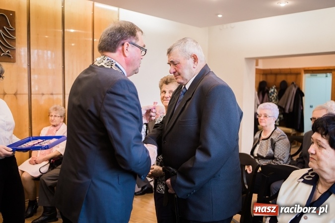 Zdjęcie w galerii na portalu naszraciborz.pl: Złote gody w Pietrowicach Wielkich - dziewięć par świętowało jubileusz 50-lecia pożycia małżeńskiego wiadomości z regionu