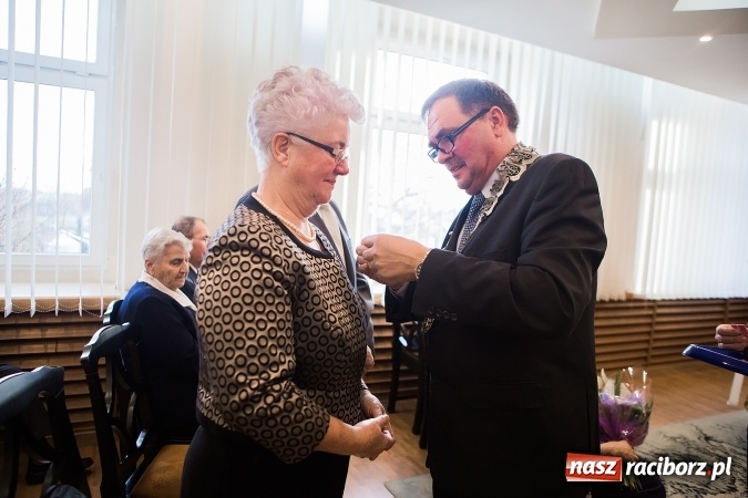 Zdjęcie w galerii na portalu naszraciborz.pl: Złote gody w Pietrowicach Wielkich - dziewięć par świętowało jubileusz 50-lecia pożycia małżeńskiego wiadomości z regionu