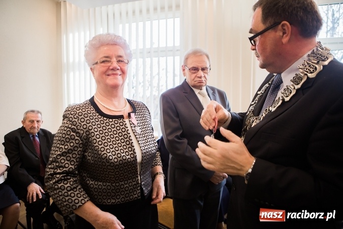 Zdjęcie w galerii na portalu naszraciborz.pl: Złote gody w Pietrowicach Wielkich - dziewięć par świętowało jubileusz 50-lecia pożycia małżeńskiego wiadomości z regionu