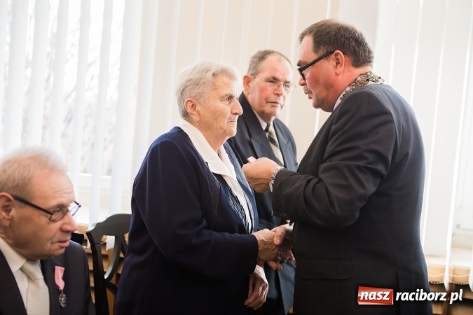 Zdjęcie w galerii na portalu naszraciborz.pl: Złote gody w Pietrowicach Wielkich - dziewięć par świętowało jubileusz 50-lecia pożycia małżeńskiego wiadomości z regionu