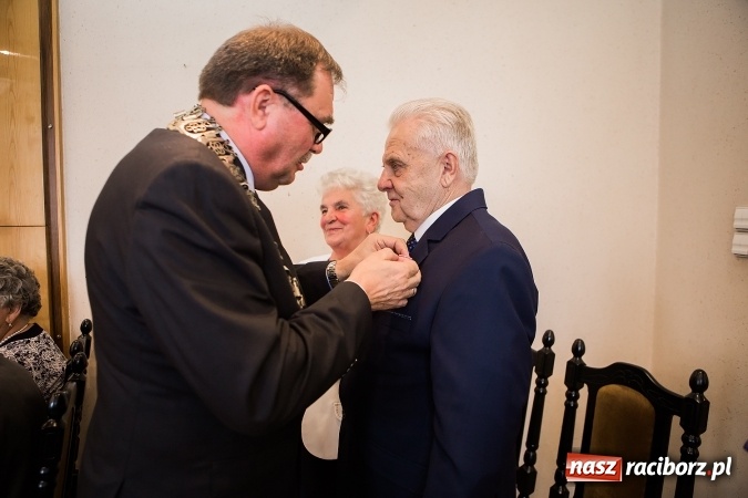 Zdjęcie w galerii na portalu naszraciborz.pl: Złote gody w Pietrowicach Wielkich - dziewięć par świętowało jubileusz 50-lecia pożycia małżeńskiego wiadomości z regionu