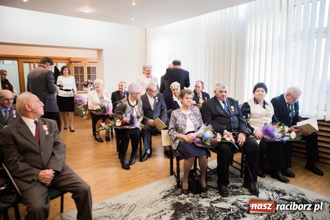 Zdjęcie w galerii na portalu naszraciborz.pl: Złote gody w Pietrowicach Wielkich - dziewięć par świętowało jubileusz 50-lecia pożycia małżeńskiego wiadomości z regionu