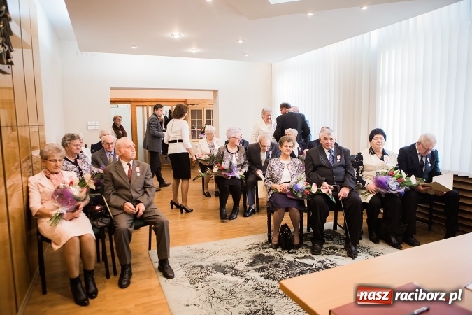 Zdjęcie w galerii na portalu naszraciborz.pl: Złote gody w Pietrowicach Wielkich - dziewięć par świętowało jubileusz 50-lecia pożycia małżeńskiego wiadomości z regionu