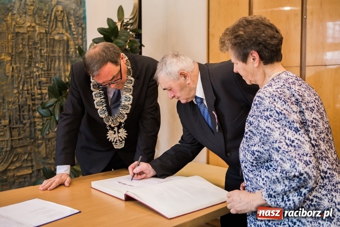 Zdjęcie w galerii na portalu naszraciborz.pl: Złote gody w Pietrowicach Wielkich - dziewięć par świętowało jubileusz 50-lecia pożycia małżeńskiego wiadomości z regionu