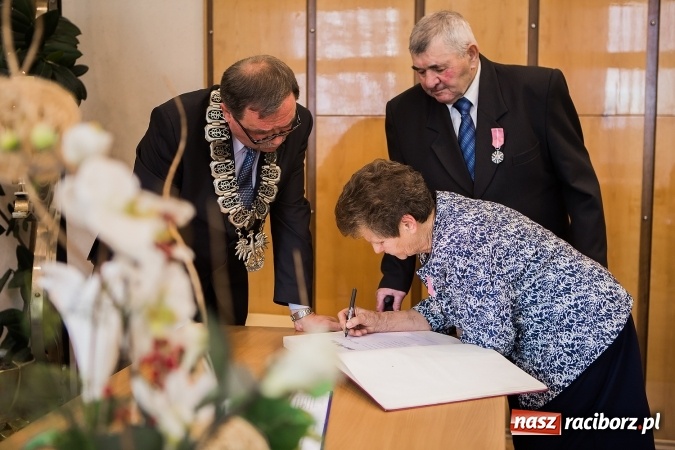 Zdjęcie w galerii na portalu naszraciborz.pl: Złote gody w Pietrowicach Wielkich - dziewięć par świętowało jubileusz 50-lecia pożycia małżeńskiego wiadomości z regionu