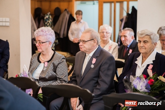Zdjęcie w galerii na portalu naszraciborz.pl: Złote gody w Pietrowicach Wielkich - dziewięć par świętowało jubileusz 50-lecia pożycia małżeńskiego wiadomości z regionu